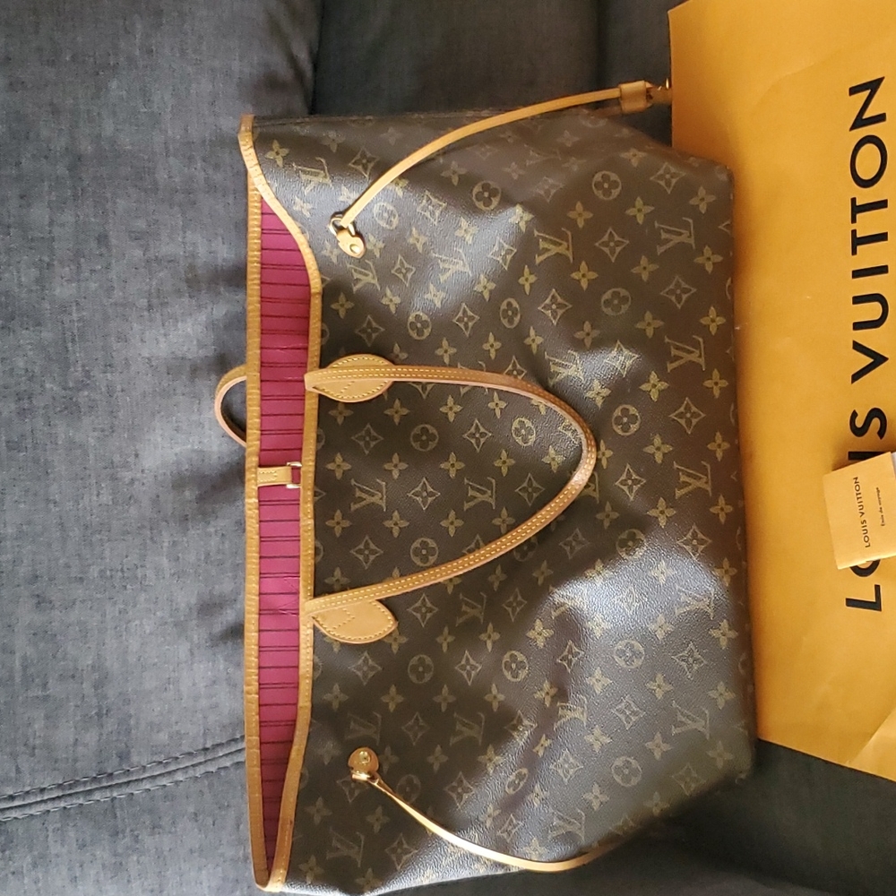 Louis Vuitton GM Neverfull Fuscia.